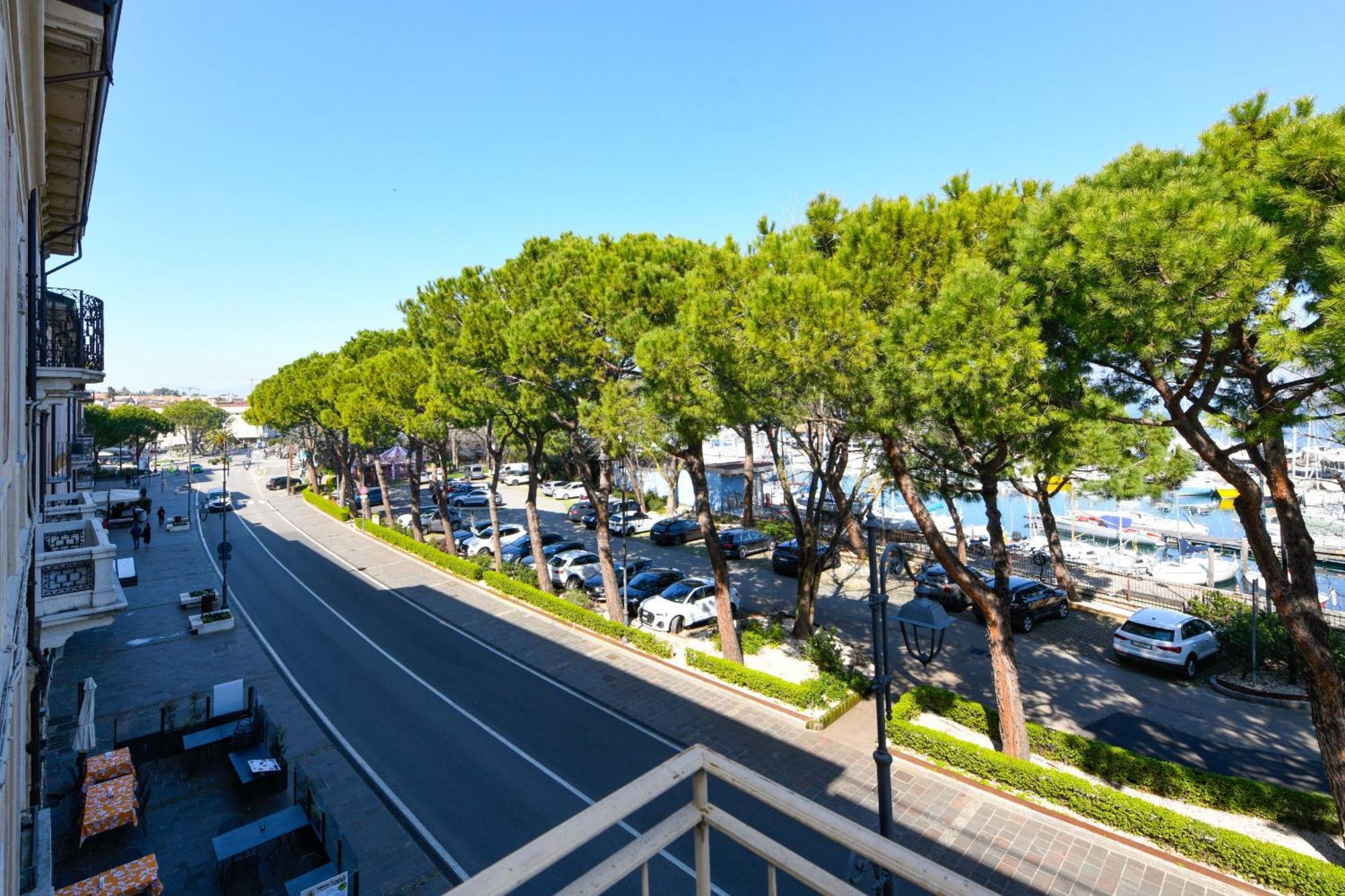 Desenzanoloft Official Partner Marriott Homes & Villas - Cocktail Lake Front Family Apartment Desenzano del Garda Exterior foto