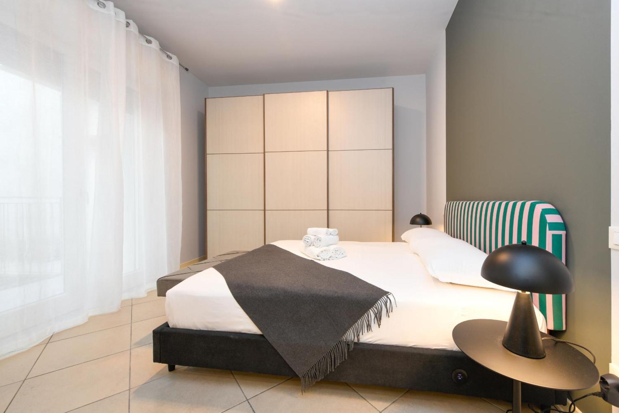 Desenzanoloft Official Partner Marriott Homes & Villas - Cocktail Lake Front Family Apartment Desenzano del Garda Exterior foto