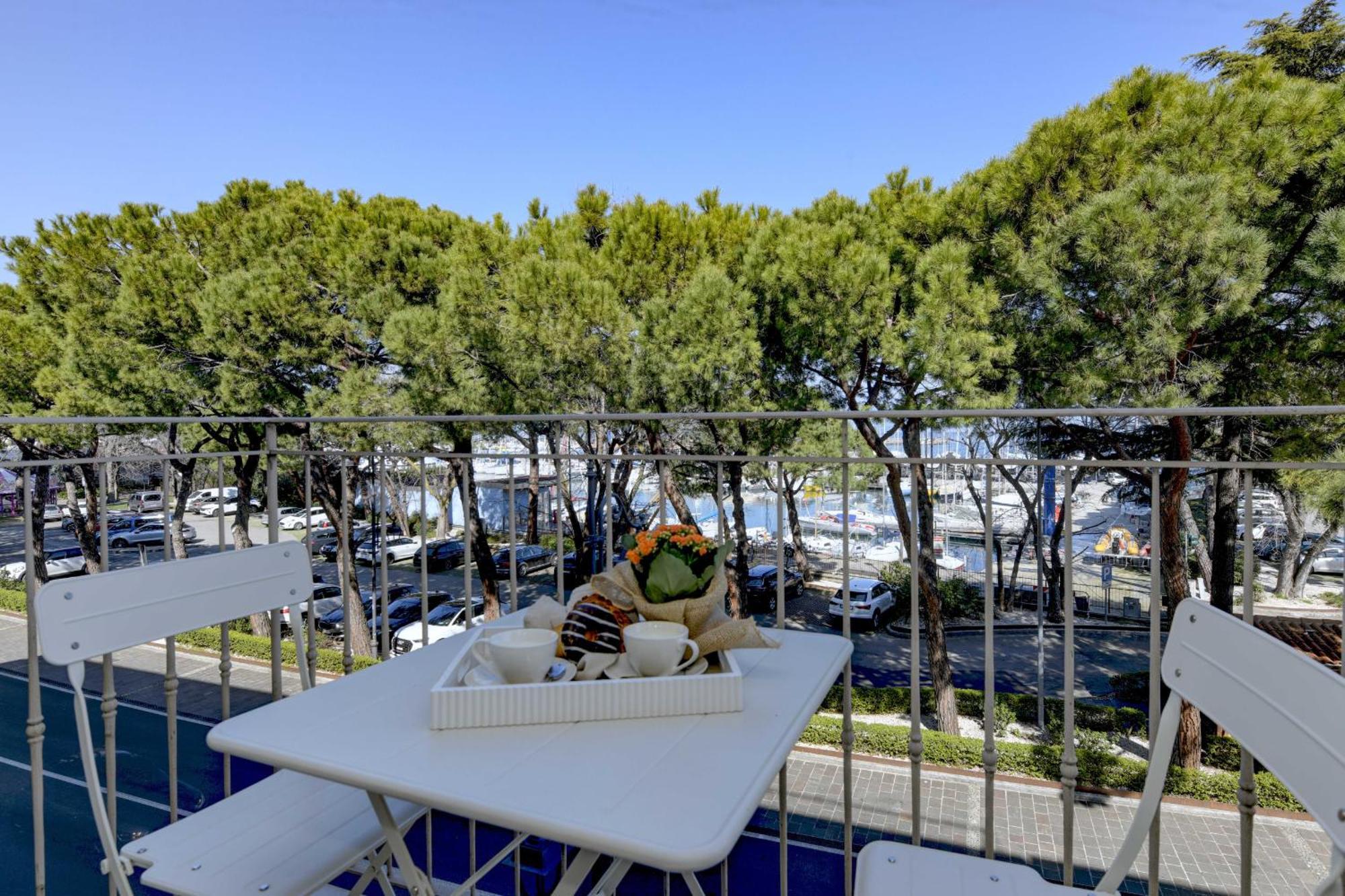 Desenzanoloft Official Partner Marriott Homes & Villas - Cocktail Lake Front Family Apartment Desenzano del Garda Exterior foto