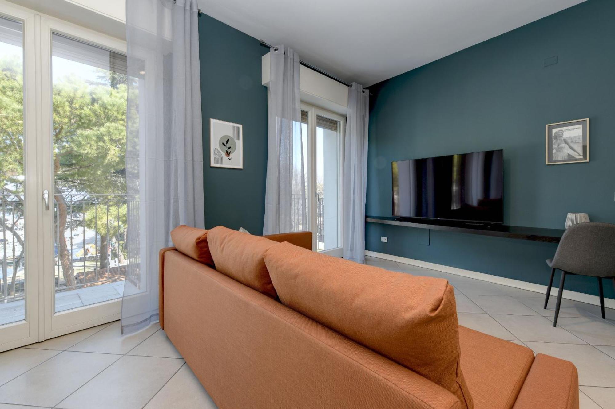 Desenzanoloft Official Partner Marriott Homes & Villas - Cocktail Lake Front Family Apartment Desenzano del Garda Exterior foto