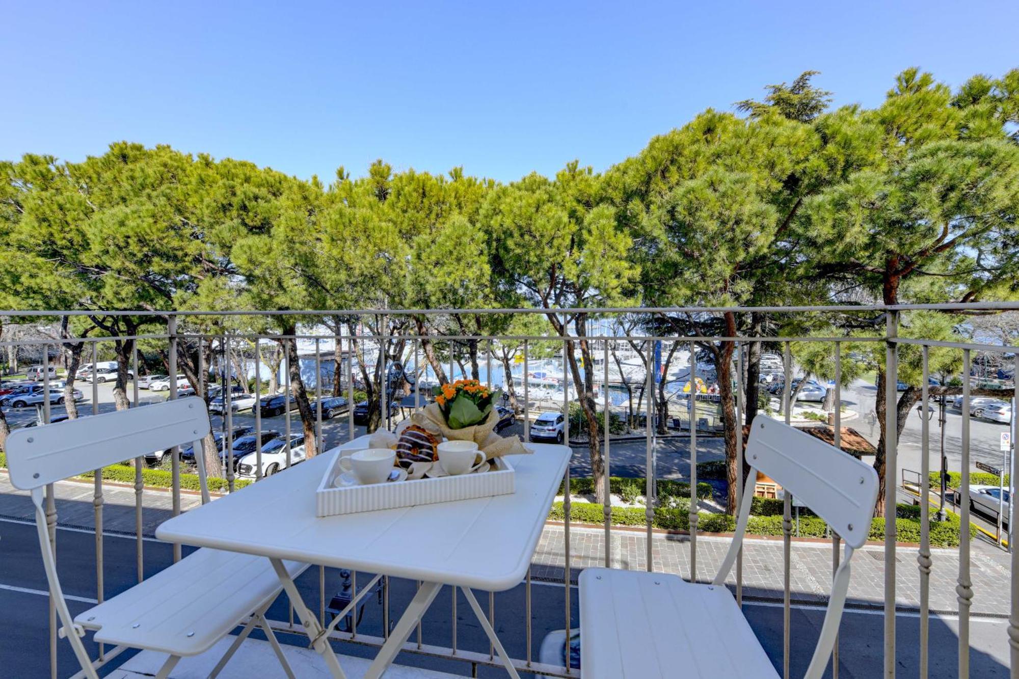 Desenzanoloft Official Partner Marriott Homes & Villas - Cocktail Lake Front Family Apartment Desenzano del Garda Exterior foto